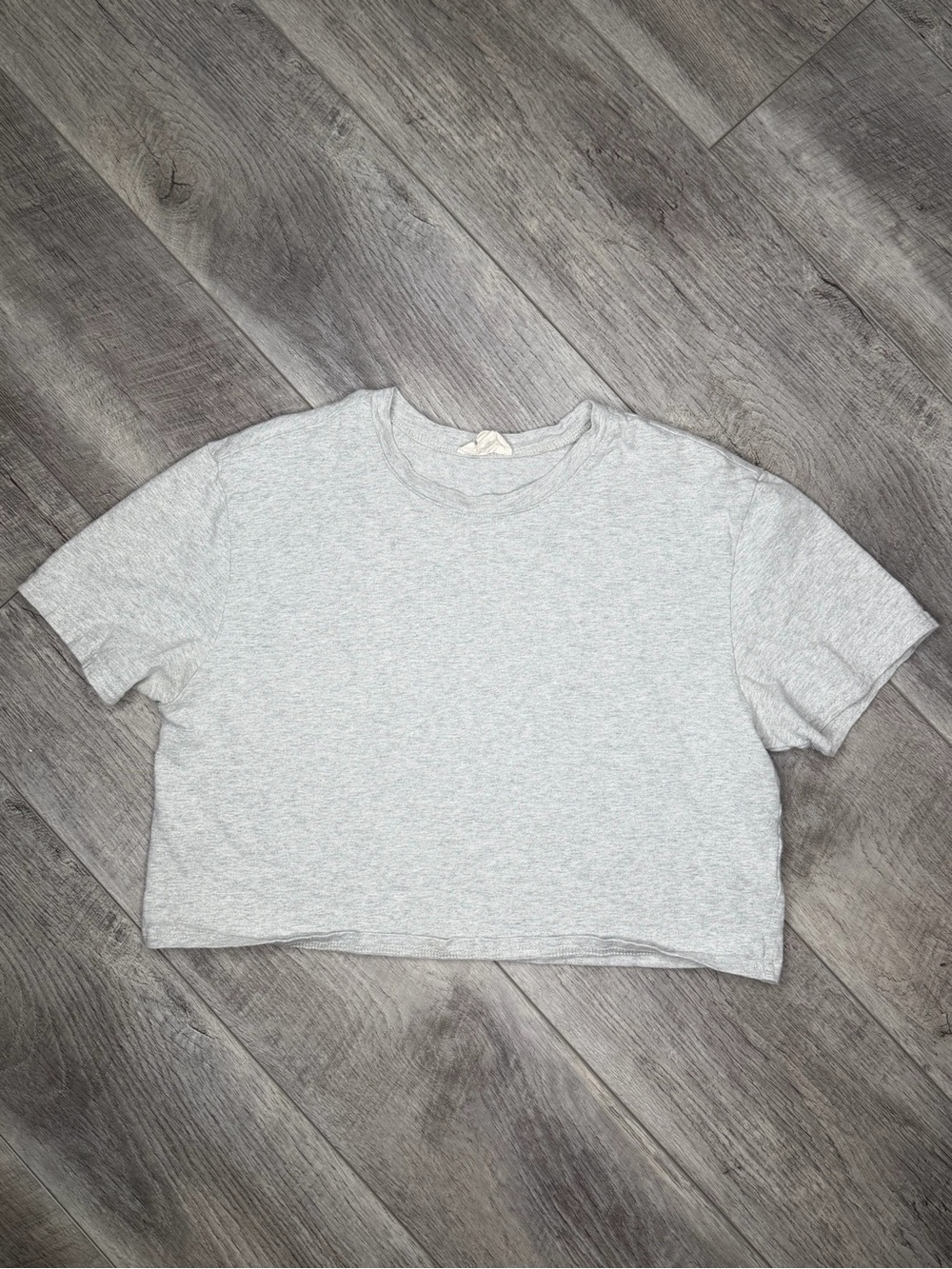 Women’s Short Sleeve Cropped Tee - Light Heather Gray